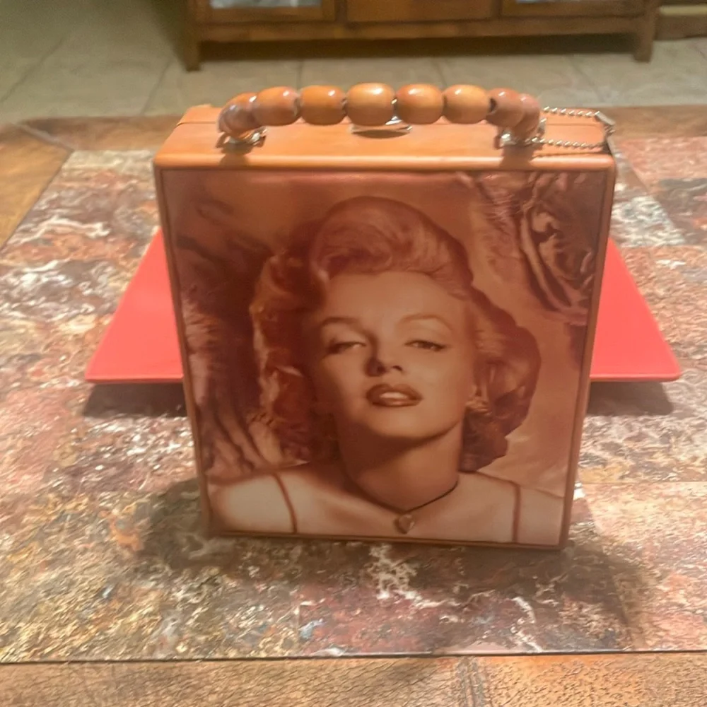 Marilyn Monroe Red Lipped Portrait cigar box suitcase NWT